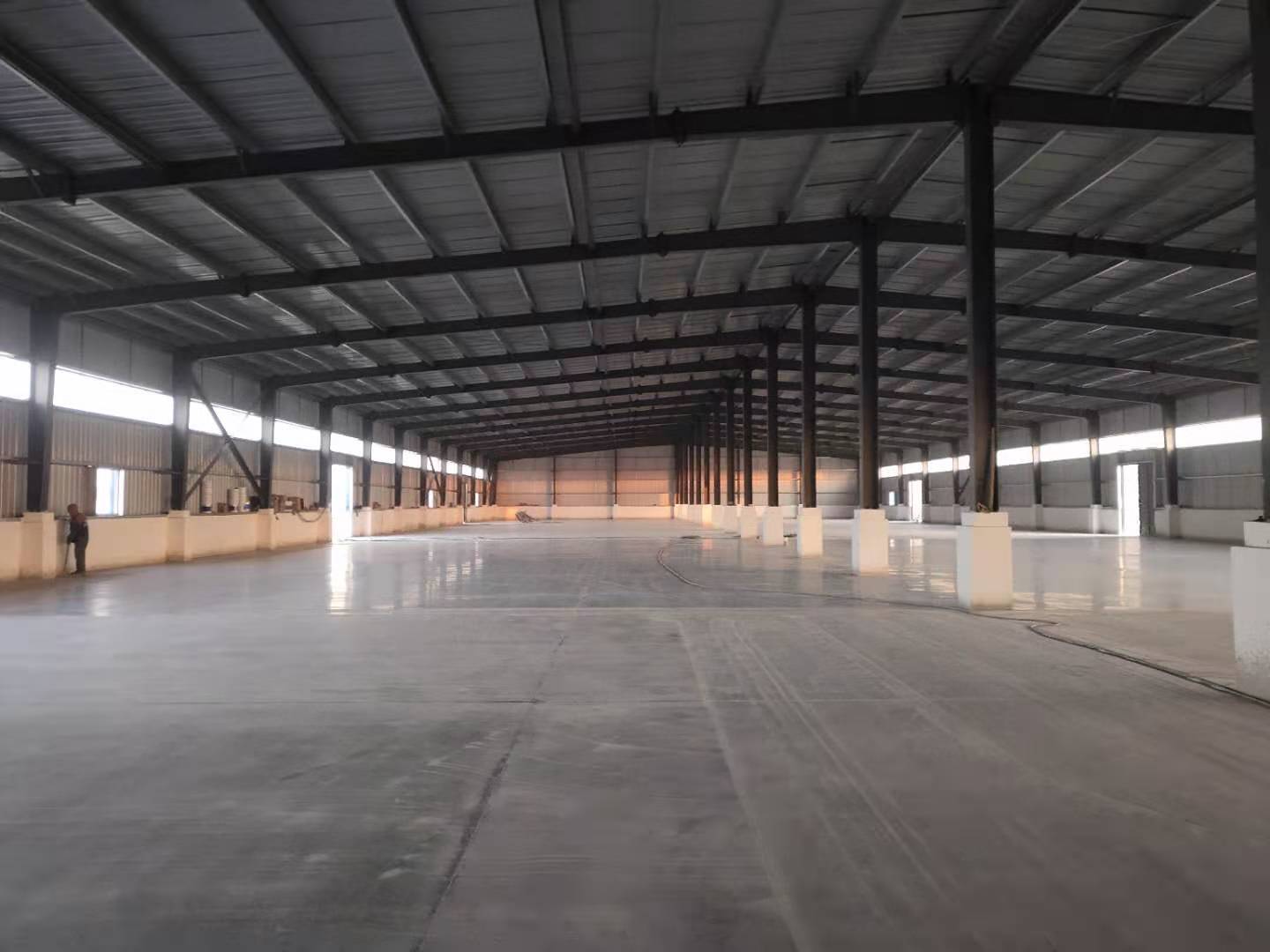 河北化工集團(tuán)內(nèi)蒙分公司車間地坪固化施工收尾階段！